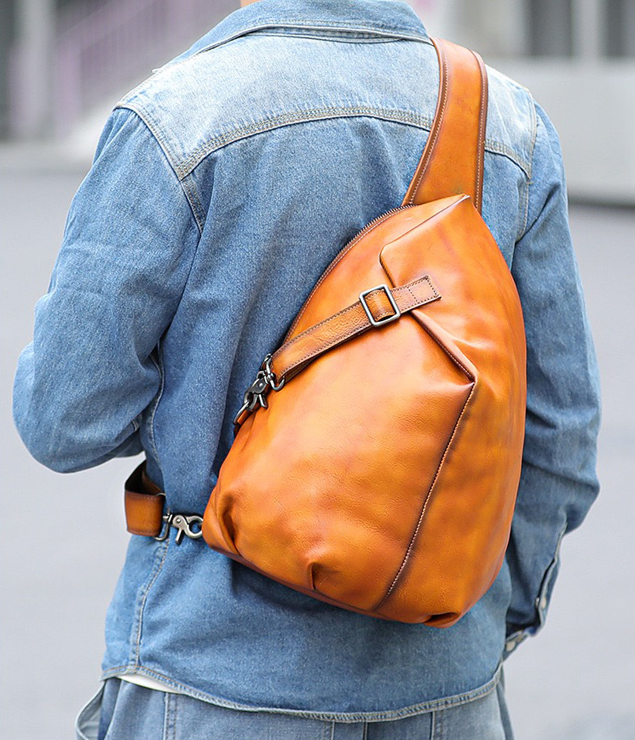 PRETTYMS Men's Genuine Leather Messenger Bag Retro Small Crossbody Shoulder Bag For Men Flap Over Man Purse